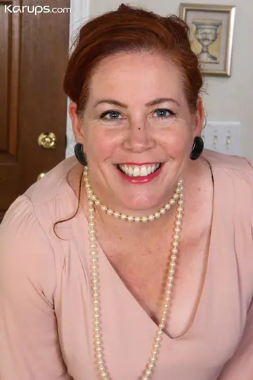 Caitlin Moore – Chubby Mature Redhead with Big Tits Strips and Spreads Her Shaved Pussy
