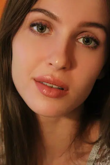 Holly Haim – Ukrainian PAWG Strips and Spreads Her Pussy in the Bathroom
