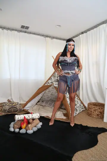 Kelsi Monroe – Busty Latina MILF in Indian Costume Cosplay Spreads Wide