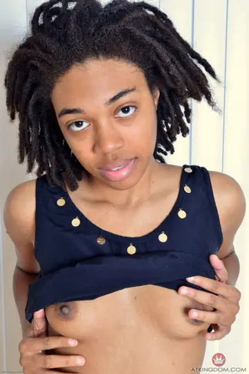 Olivia Green – Ebony Babe Reveals Her Hairy Pussy and Armpits in Shorts