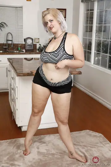 Nyx Night – BBW Blonde with Big Natural Tits Spreads Her Hairy Pussy