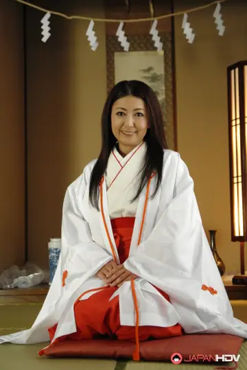Ayano Murasaki – Asian MILF Sheds Her Kimono for a Blowjob and Cumshot