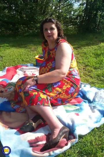 Tall Chubby MILF Toys Her Pussy Outdoors