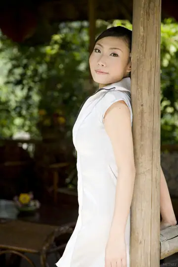 Sophier Deng – Skinny Chinese Brunette in Heels Spreads Her Shaved Pussy Outdoors