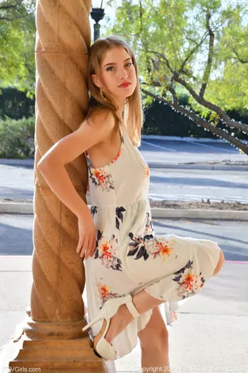 Octavia Red – Tattooed Blonde Flashes Her Big Natural Tits Outdoors in Heels