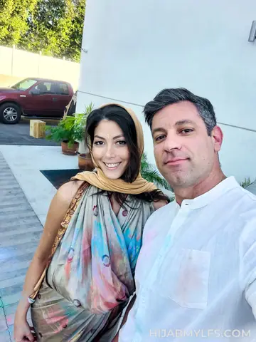 Lola Pearl – Tall Brunette MILF Fucks Outdoors and Takes a Facial