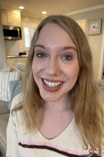 Kallie Taylor – Skinny Blonde Amateur Spreads Her Hairy Pussy and Shows Her Feet