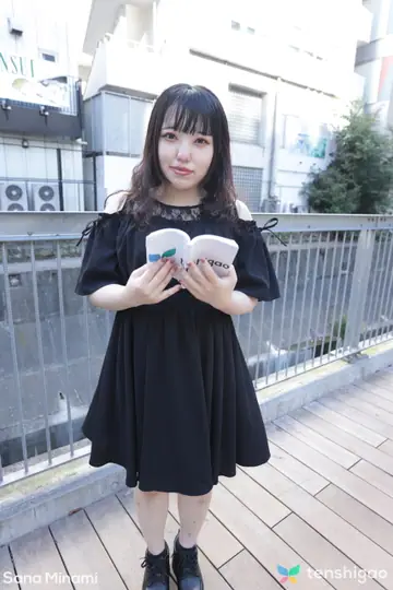 Japanese PAWG in a Skirt Takes a Creampie Doggy Style