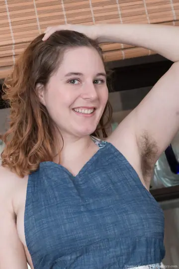 Eleanor Rose – Redhead PAWG Spreads Her Hairy Bush in the Kitchen
