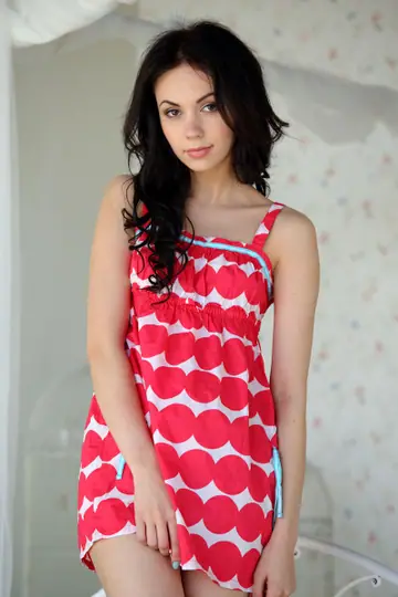 Sheri Vi – Brunette with Natural Tits Strips Out of Her Dress and Spreads