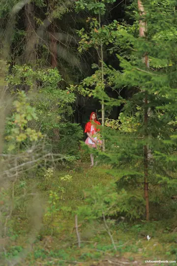 Beata Undine – Busty Brunette in Cosplay Gets Fucked and Facialized in the Forest