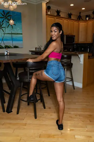 Maya Farrell – Busty Latina Ebony Babe Removes Her Shorts and Fingers Her Pussy