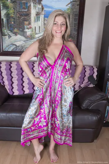 Alicia Silver – Curvy Blonde MILF Fingers Her Hairy Pussy