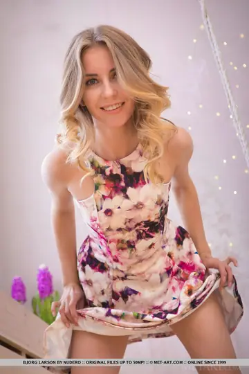 Thick Brunette Strips Out of Her Floral Dress to Pose Nude
