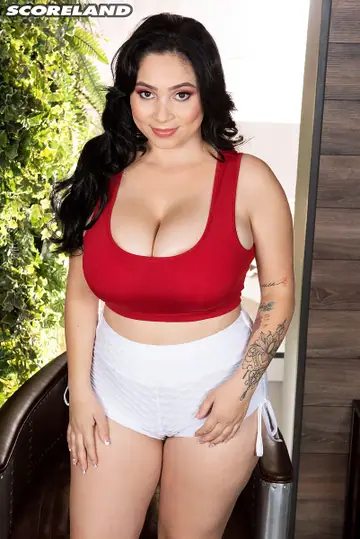 Kim Velez – Latina PAWG Strips Out of Her Lingerie and Shorts
