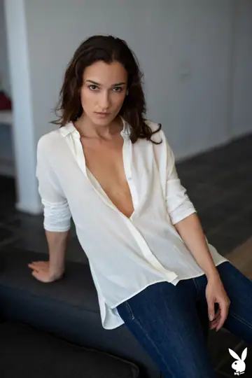 Sofi Ka – Skinny European Brunette Strips Out of Her Jeans and Spreads
