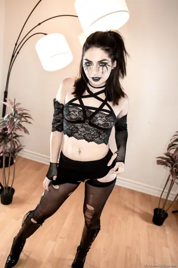 Keira Croft – Thick Brunette in Ripped Stockings Sucks and Fucks Two Men