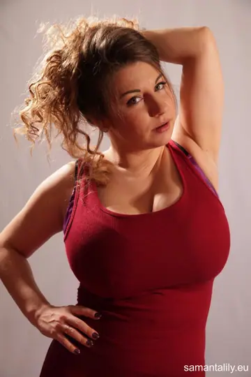 Samanta Lily – Curvy Russian MILF Flashes Her Big Natural Tits in a Dress