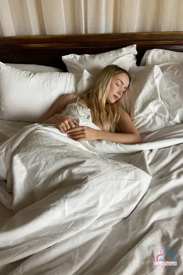 Maria Kazi – Thick Blonde with Natural Tits Poses Nude and Shows Her Asshole