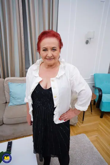 Red Linx – European Redhead in Stockings and Skirt Fingers and Licks in Lesbian Play