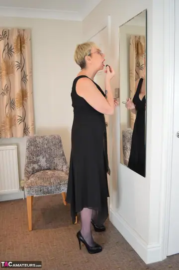 Blonde British MILF Fucks in Lingerie for Phone Selfie