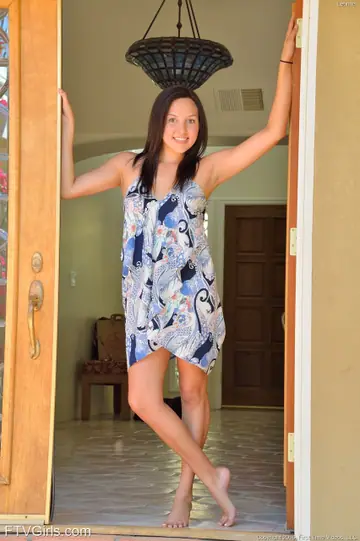 Leanna Lass – Thick Mature Brunette Strips Outdoors After Jogging and Spreads