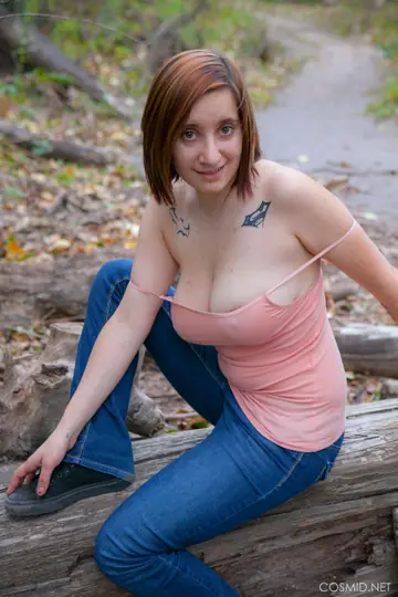 Chelsea Bell – Pale Redhead Peels Off Her Jeans and Spreads Her Legs