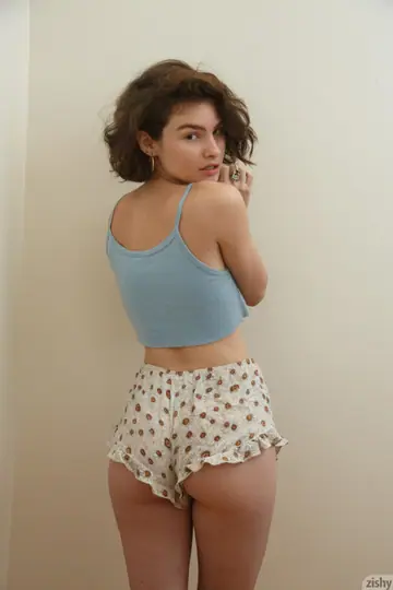 Gigi Matthews – Short-Haired Brunette PAWG Strips to a Thong and Poses