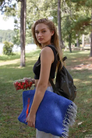 Ellen Kennedy – Blonde with Big Natural Tits Flashes Her Body Outdoors and Indoors