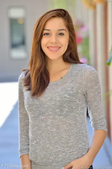 Kristina Bell – Brunette Strips Out of Her Skirt Outdoors Then Masturbates