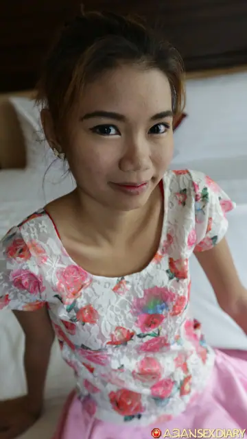 Petite Japanese Amateur Takes a POV Pussy Fuck