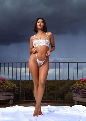 Cherry Kiss – Colombian Brunette in Lingerie Takes Strapon in Threesome Outdoors