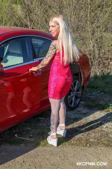 Devil Red – Blonde MILF Gives Public Handjob and a Blowjob in a Skirt and Heels