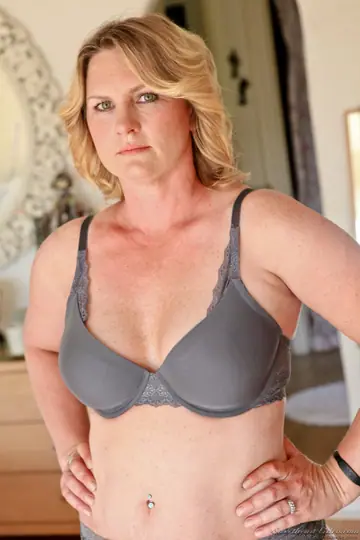 Autum Moon – Chubby Blonde MILF and Small-Titted Brunette Kiss and Eat Pussy in Lingerie