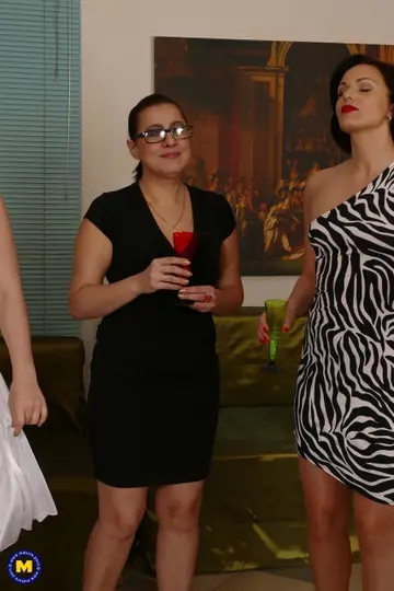 Amanda Blanshe – Mature European MILFs in Glasses Have Lesbian Sex by the Pool