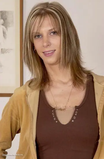 Brooke Banner – Skinny Blonde with Big Tits Masturbates Her Shaved Pussy