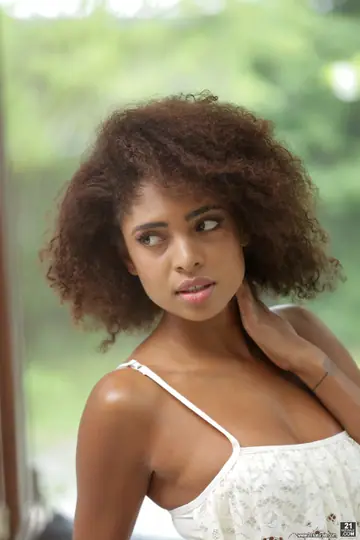 Luna Corazon – Petite Ebony Brazilian Takes Anal Outdoors