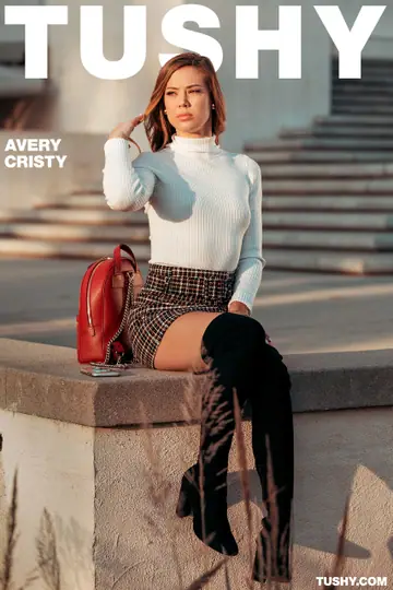 Avery Cristy – Tattooed Brunette PAWG Takes Anal Doggy Style in Boots