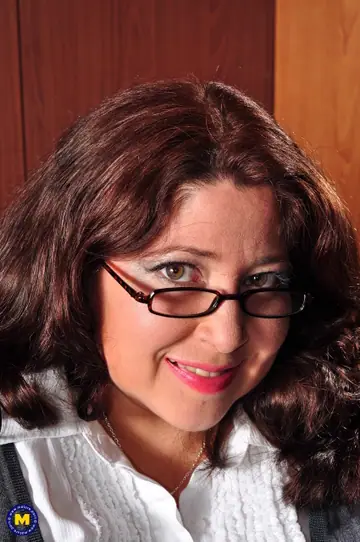 Mature BBW in Glasses and Panties Shows Her Hairy Pussy