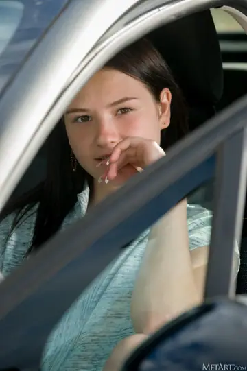 Brunette PAWG Spreads Her Shaved Pussy in a Car