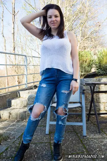 Amanda Talia – European Brunette Frees Big Tits from Jeans Outdoors