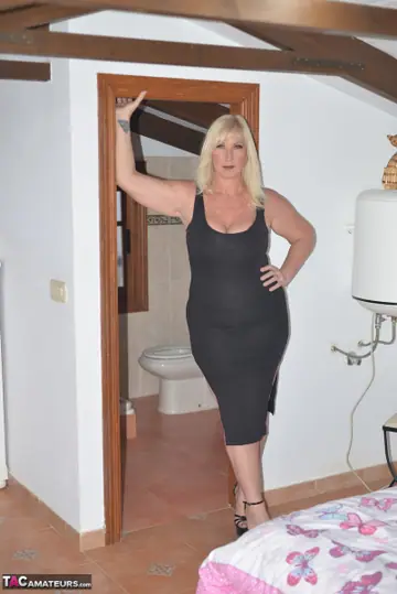 Melody Charm – Busty British MILF Strips Off Her Lingerie and Masturbates in the Bedroom