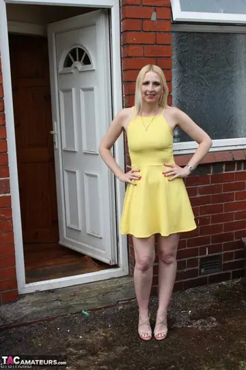 Thick British MILF in Heels Flashes Outdoors Before Anal Cowgirl Creampie