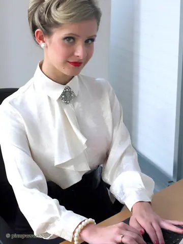 Elle Richie – Busty Blonde Secretary Strips Out of Her Lingerie and Stockings in the Office