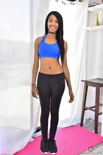 Alexis Avery – Tall Ebony Babe with Big Natural Tits Spreads Her Asshole