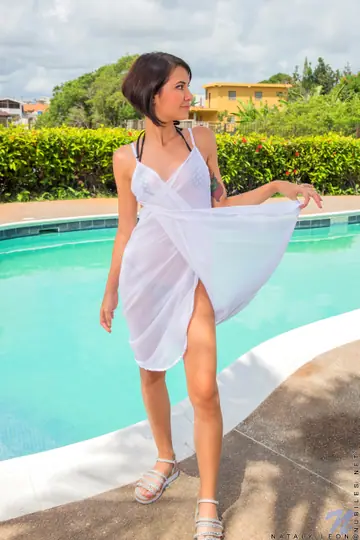 Nataly Leon – Latina PAWG Strips Out of Her Bikini and Masturbates in the Pool