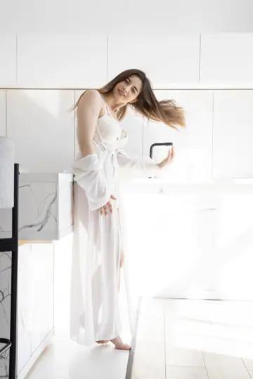 Elle Mira – Brunette Strips to Reveal Her Big Natural Tits and Curvy Figure