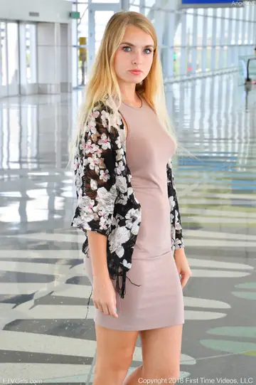 Hanna Hawthorne – Blonde in a Tight Dress Flashes Outdoors