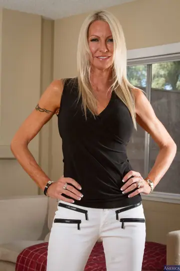 Slim Blonde MILF Peels Off Her Panties and Spreads Her Legs in Heels