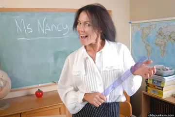 Nancy Vee – Brunette MILF Strips Naked and Shows Her Tattoo